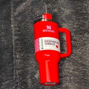 Stanley Target exclusive ~limited edition~ 40oz Valentine’s Day tumbler.